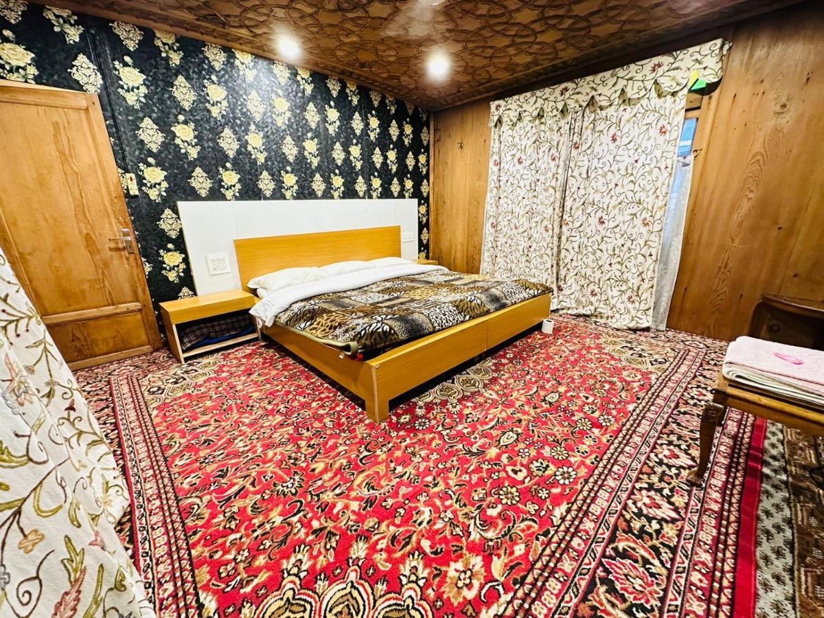 Hotel Hayat Group Of Houseboats Srīnagar Exterior foto