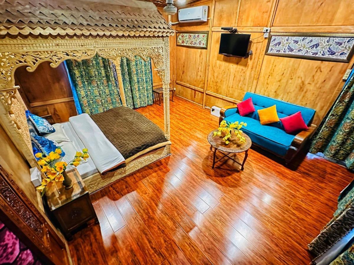 Hotel Hayat Group Of Houseboats Srīnagar Exterior foto